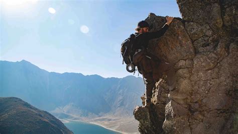 Rock climbing for people with fear of heights - Expert Climbers