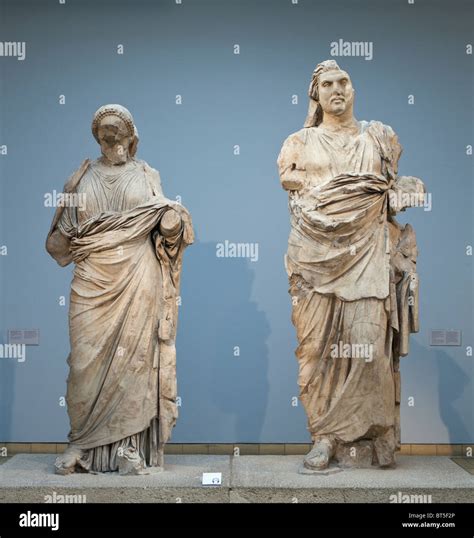 Il cosiddetto Mausolus e Artemisia statue dal Mausoleo di Alicarnasso. Ca. 350 BC Foto stock - Alamy