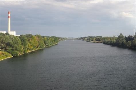 Premium Photo | Danube river in vienna