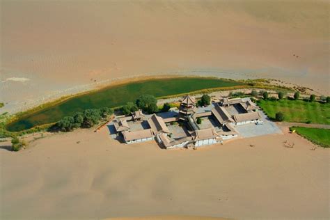 Crescent Lake in Dunhuang China | Amusing Planet