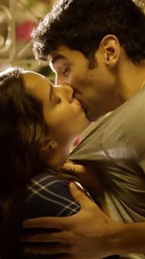 Shraddha Kapoor Birthday: From Aashiqui 2 to TJMM - Best Kissing Scenes of the Actress! | 🎥 LatestLY