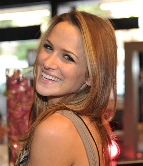 Shantel Vansanten | Quinn from One Tree Hill (With images) | Celebrity ...