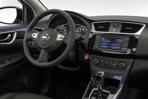 2016 Nissan Sentra – interior | The Detroit Bureau