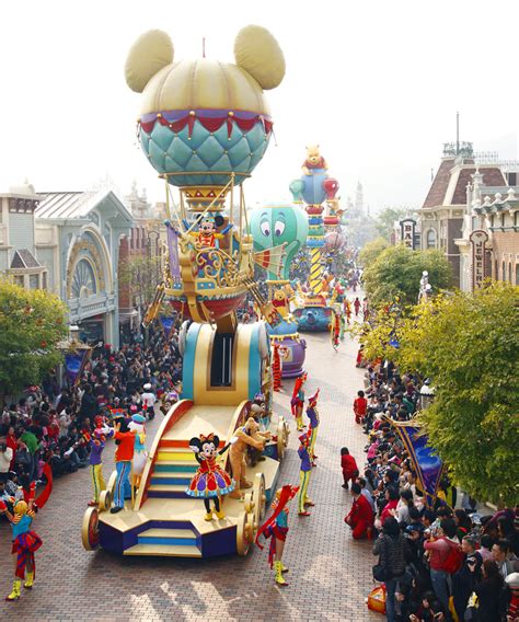 World Visits: Hong Kong Disneyland Fantasy Land Contains Beauty Castle