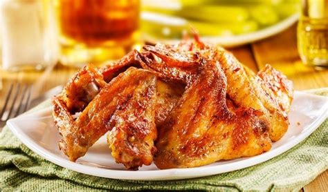 4 Best Ways to Reheat Chicken Wings: Refrying, Oven, Microwave, Sauté | Wezaggle