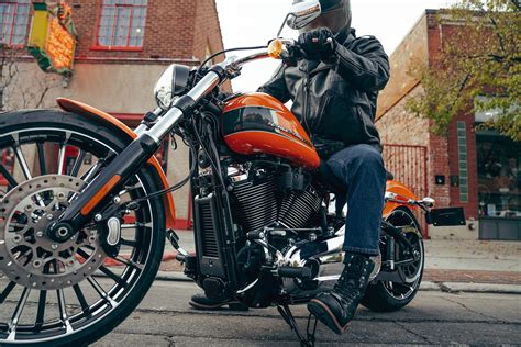 Die neue Harley-Davidson Breakout für 2023. - Motorcycles.News ...