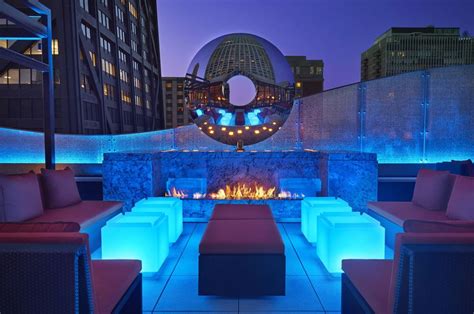 dec Rooftop Lounge + Bar Restaurant in Chicago | diningchicago.com