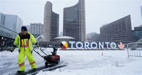 IN PHOTOS: Winter storm leaves blanket of snow over Toronto in March ...