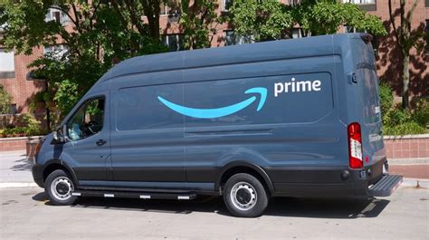 Amazon Driver Quits His Job Midway via Twitter, Leaves Package-Filled ...