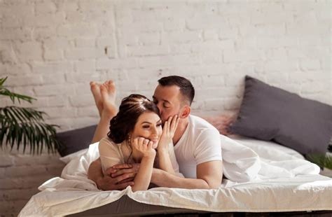 4 Best Mattresses For Couples: Ultimate Guide (2022 Updated) - Lully Sleep