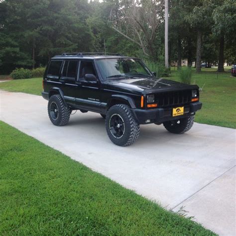 First mod...3" lift & 33's | Jeep cherokee xj, Jeep cherokee sport, Jeep cherokee