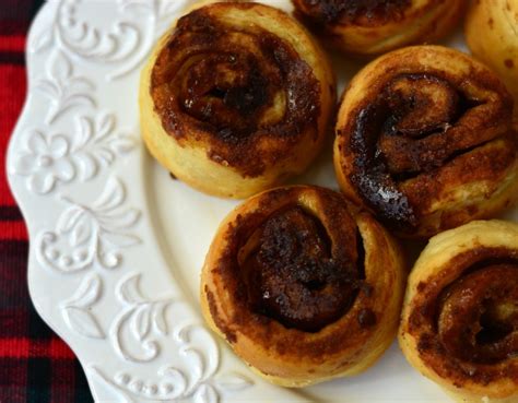 Easy Cinnamon Rolls with Puff Pastry