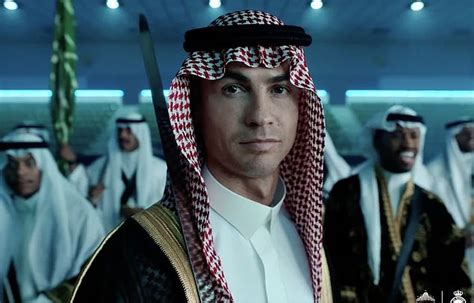 Cristiano Ronaldo dons a sword and traditional Saudi dress in new video ...