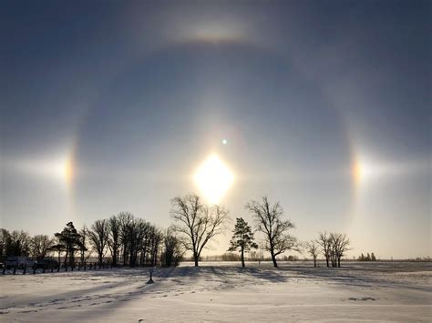 Sun Dogs from Winnipeg, Canada yesterday : sundogs