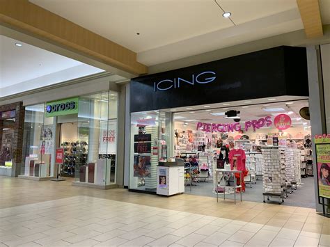 Spotsylvania Towne Centre stores | Crocs Icing 673 & 675 Spo… | Flickr