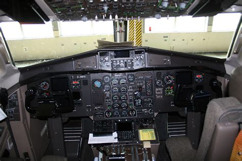 Jet Airlines: Fokker 100 cockpit