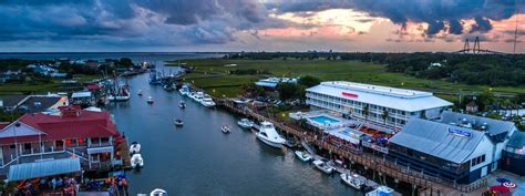 Newly renovated waterfront hotel accommodations located in Mount ...