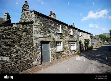 Lake district stone cottage hi-res stock photography and images - Alamy