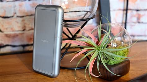 Review: Mophie's new powerstation line caters to Apple-users with Lightning input and output ...