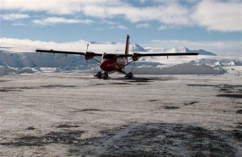 a-landing-twin-otter - AntarcticGlaciers.org