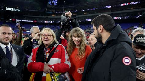 Taylor Swift Will Reportedly Be in a Suite With Her and Travis Kelce’s ...