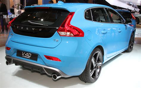 Cars Model 2013 2014: Volvo V40 R-Design and V40 Cross Country