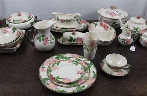 Lot - FRANCISCAN "DESERT ROSE" DINNERWARE SET