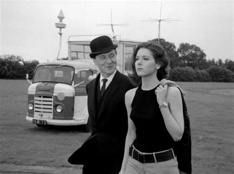 John Steed et Emma Peel | Emma peel, Avengers, Dame diana rigg