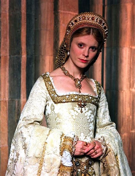 Emilia Fox as Jane Seymour in Henry VIII - 2003 | Tudor fashion, Historical dresses, Tudor dress