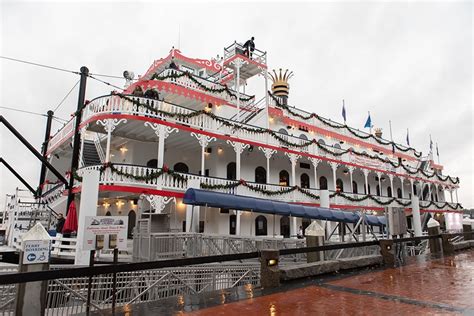 Louie & Michelle's Savannah Riverboat Cruise Wedding | Jean Moree Photography