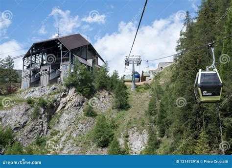 Courmayeur, Italy - Mont Blanc Cable Car in the Italian Alps Editorial ...