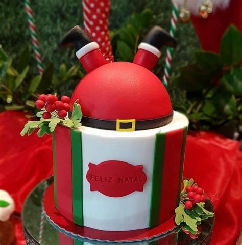 Santa Claus Cake - Slaylebrity | Christmas cake, Christmas cake decorations, Christmas cake designs