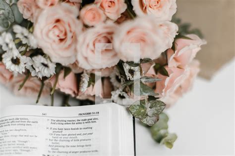 Open bible and flowers — Photo — Lightstock