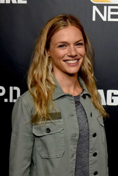 Tracy Spiridakos – HawtCelebs