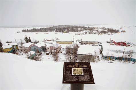 10 Fun Things To Do in Yellowknife, Northwest Territories In Winter - Wandering Wagars