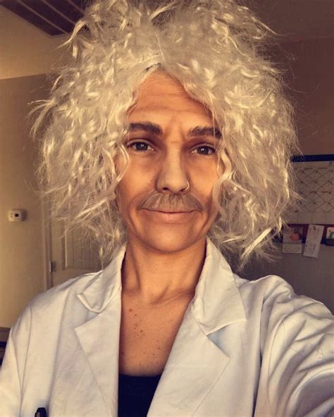 Halloween- Albert Einstein Costume | Albert einstein costume, Einstein costume, Albert einstein