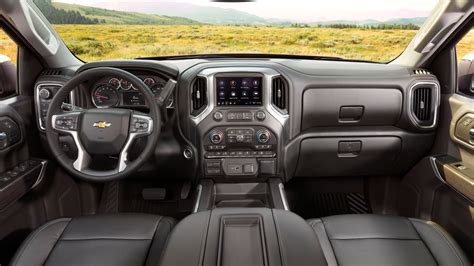 Chevrolet Silverado Interior Layout & Technology | Top Gear