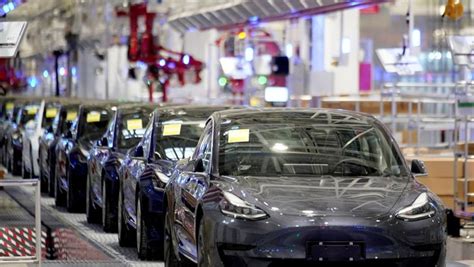 Tesla recalls nearly half a million cars over safety issues - CNA