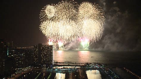 Fireworks show lights up Waikiki for another Honolulu Festival grand finale