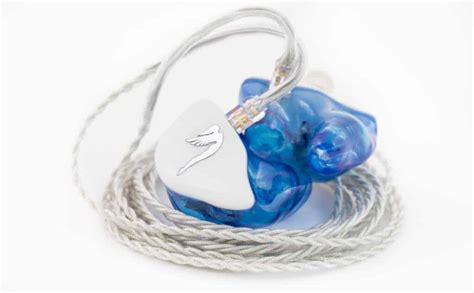 In-Ear Monitors vs. Over-Ear Headphones: The Ultimate Guide for Studio ...