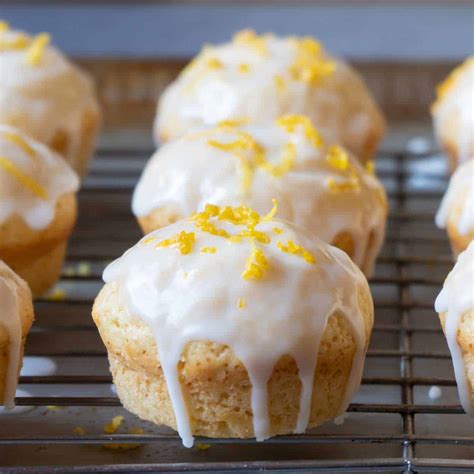 Easy Lemon Muffins (With Lemon Glaze) - El Mundo Eats