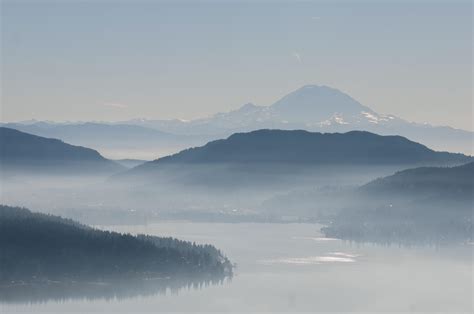 Mt. Rainier and Lake Sammamish - Washington State [OC] 4221X2804 : r ...