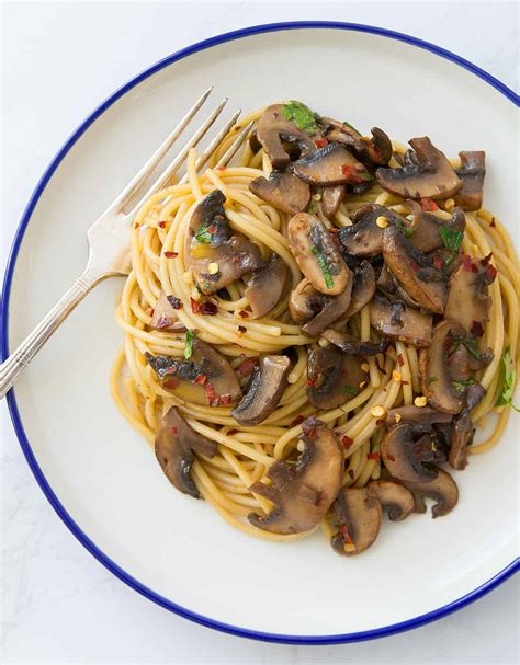 15 MINUTE GARLIC MUSHROOM PASTA (NO CREAM) - The clever meal