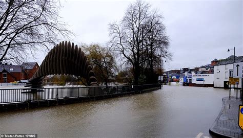 Floods fury as 400 tons of water a second swallows historic Shrewsbury ...