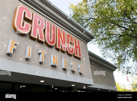 Crunch gym logo hi-res stock photography and images - Alamy