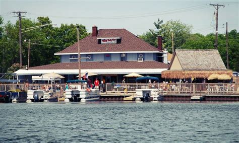 5 BEST Lakefront Dining Spots in the Lakes Area