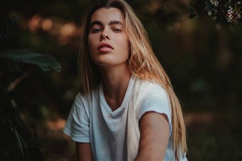 Sigma 85mm F1.4 ART on Sony A7iii Portrait Photography — JULIA TROTTI ...