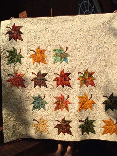 Happy Appliquer: Maple leaf quilt finished