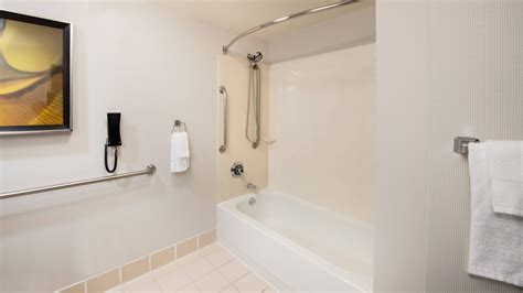 Oakland Airport Hotels | Courtyard Oakland Airport