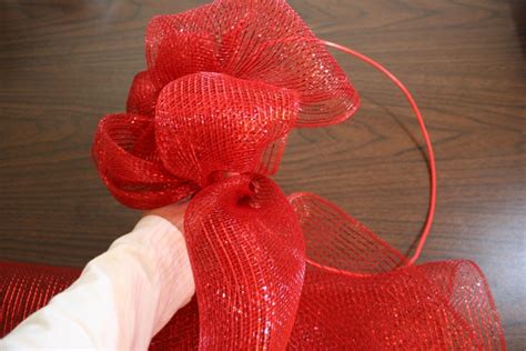 How to make a mesh ribbon wreath | Mesh ribbon wreaths, Christmas mesh ribbon wreath, Making ...